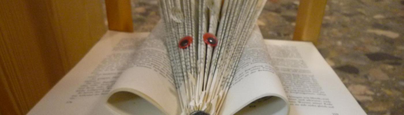 Büchermaus aus einem Buch gemacht